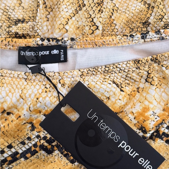 Gold and Black Knee-Length A-Line Skirt with Pleats Size 38/8 - Picture 9 of 10